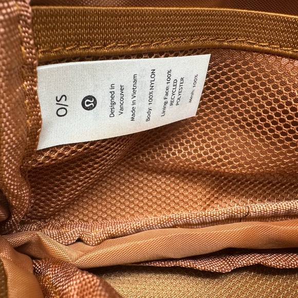 Lululemon Everywhere Belt Bag – New With Tags - Picture 4 of 8